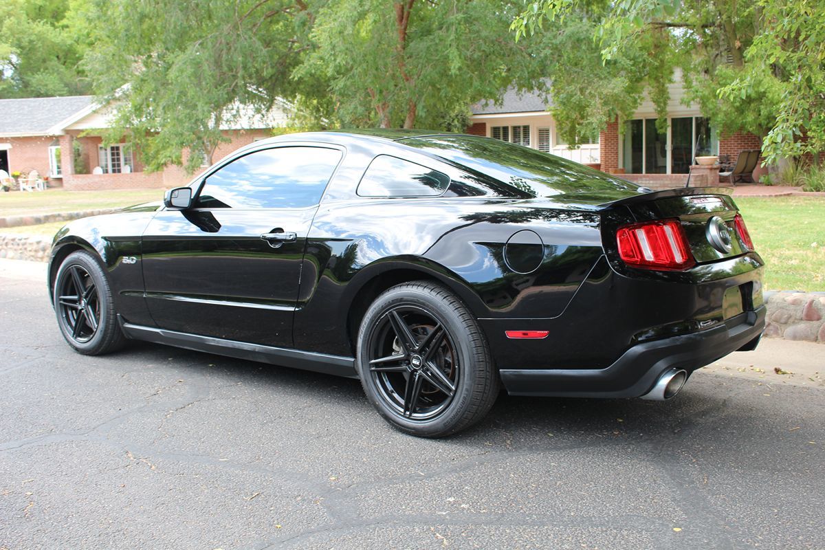 2011 Ford Mustang GT Premium photo 22