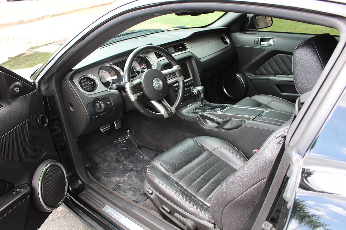 2011 Ford Mustang GT Premium photo 7