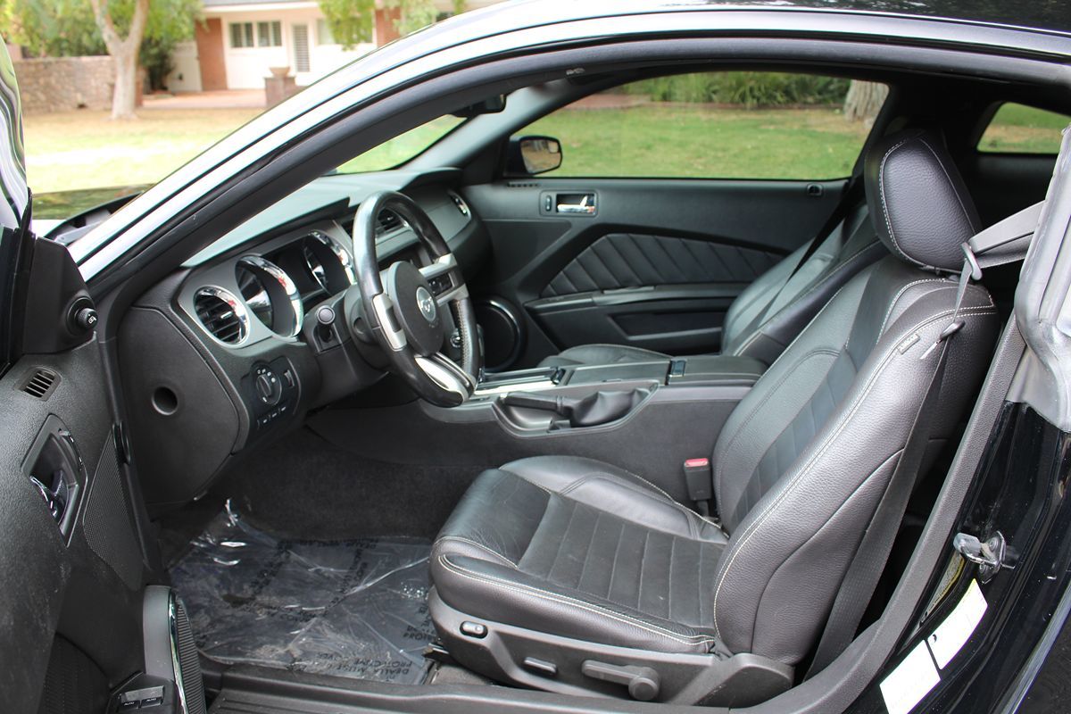 2011 Ford Mustang GT Premium photo 8
