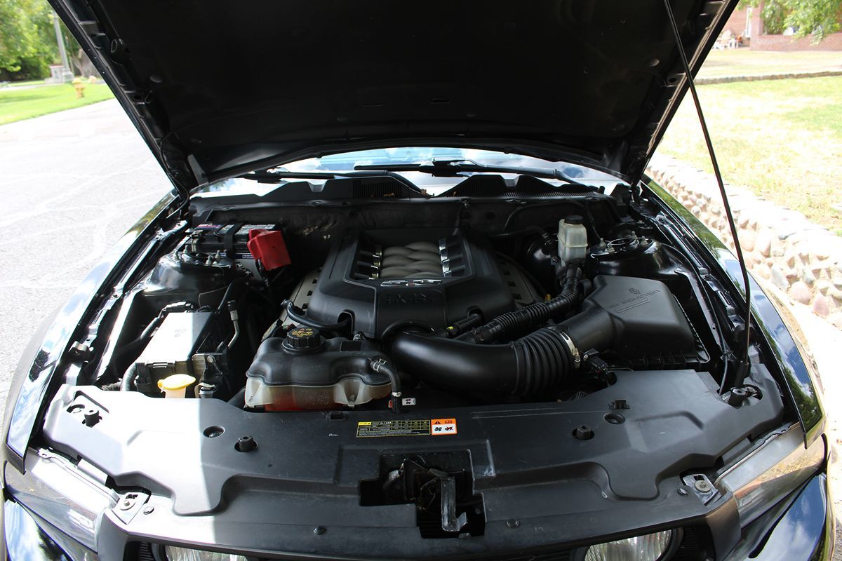2011 Ford Mustang GT Premium photo 28