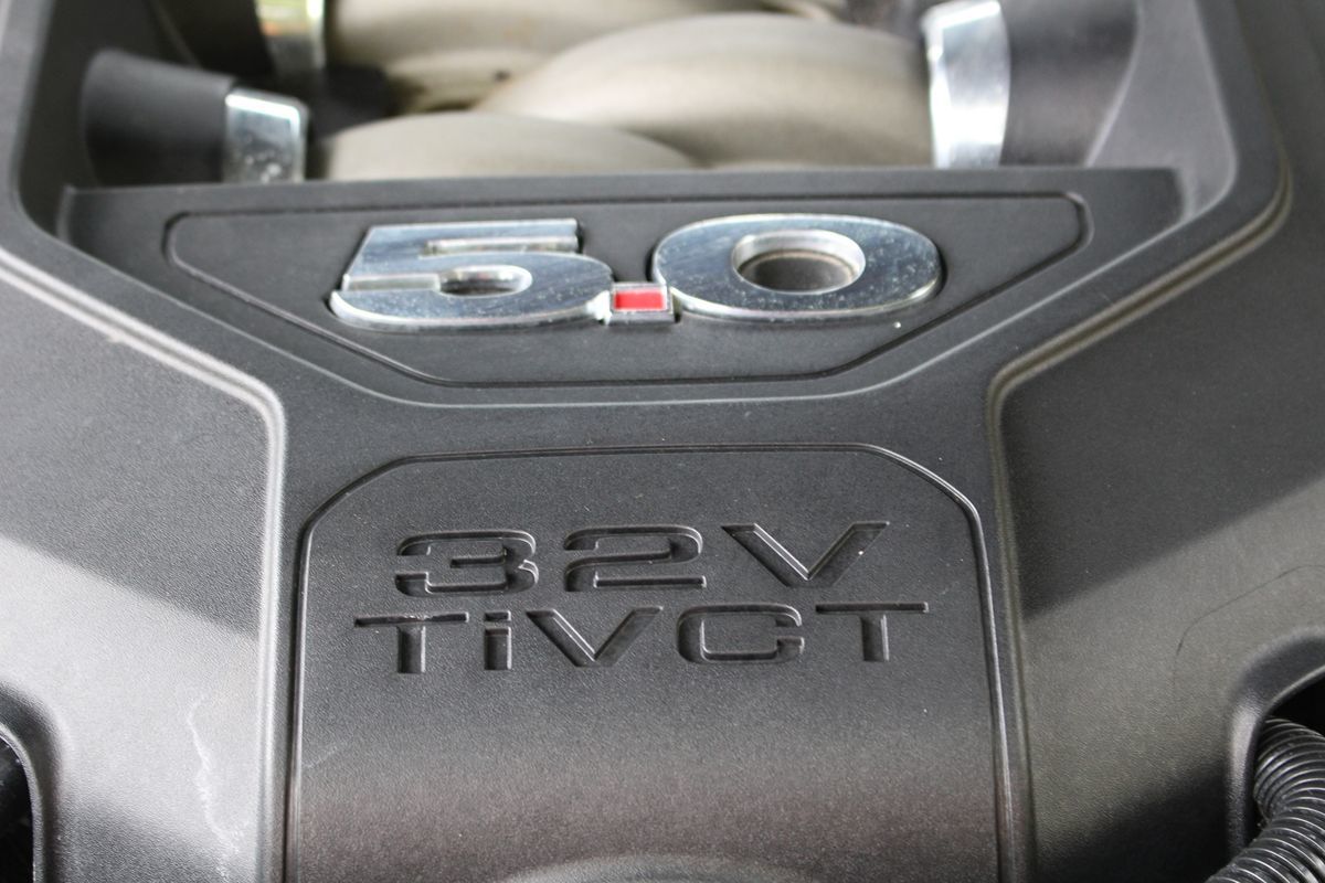 2011 Ford Mustang GT Premium photo 29