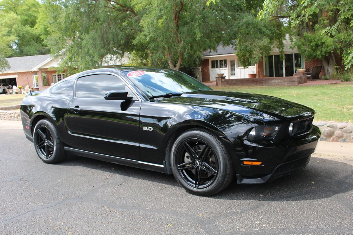 2011 Ford Mustang GT Premium photo 26
