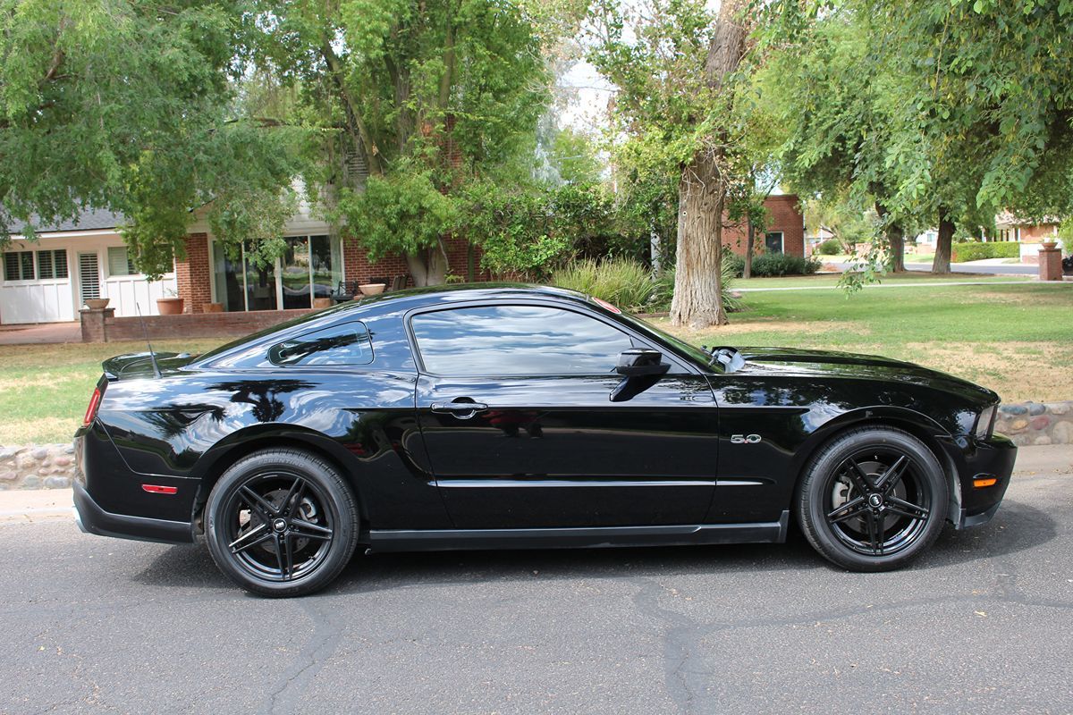 2011 Ford Mustang GT Premium photo 3
