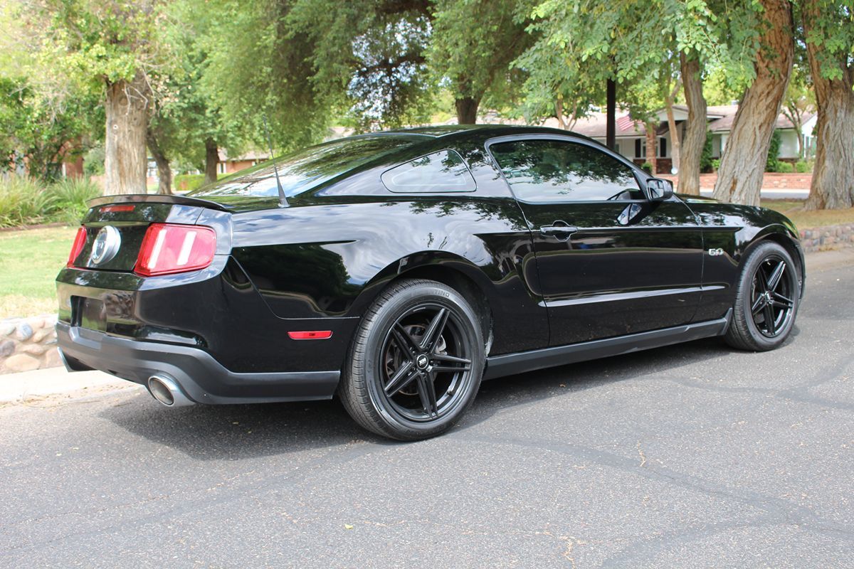 2011 Ford Mustang GT Premium photo 27