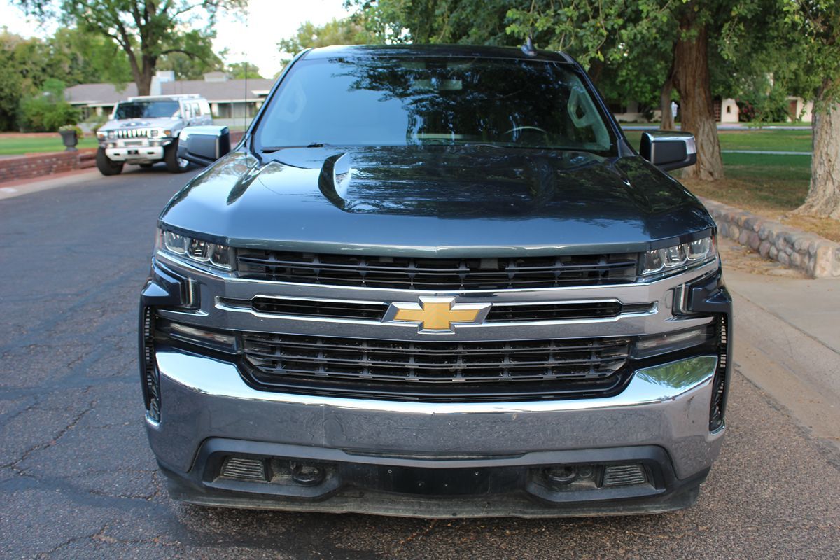 2019 Chevrolet Silverado 1500 LT photo 2