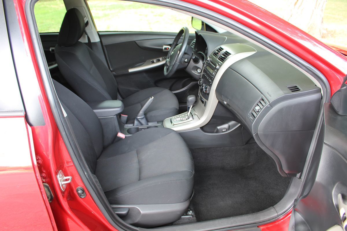 2010 Toyota Corolla S photo 15