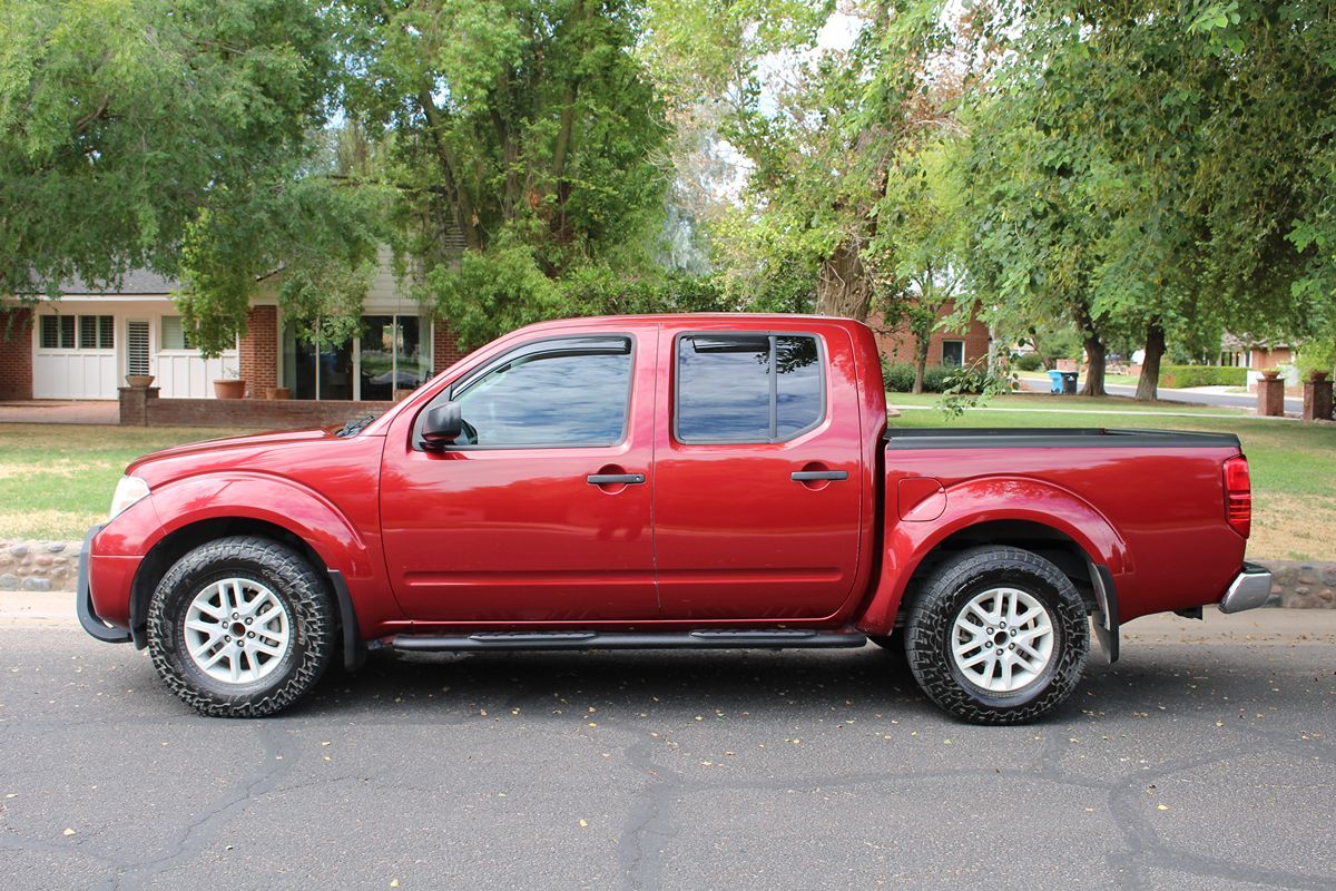 2019 Nissan Frontier SV photo 2
