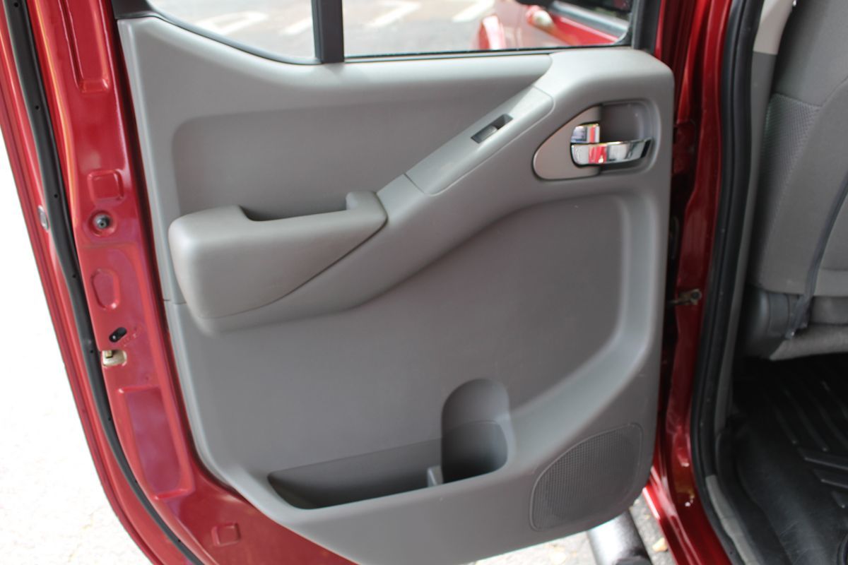 2019 Nissan Frontier SV photo 12