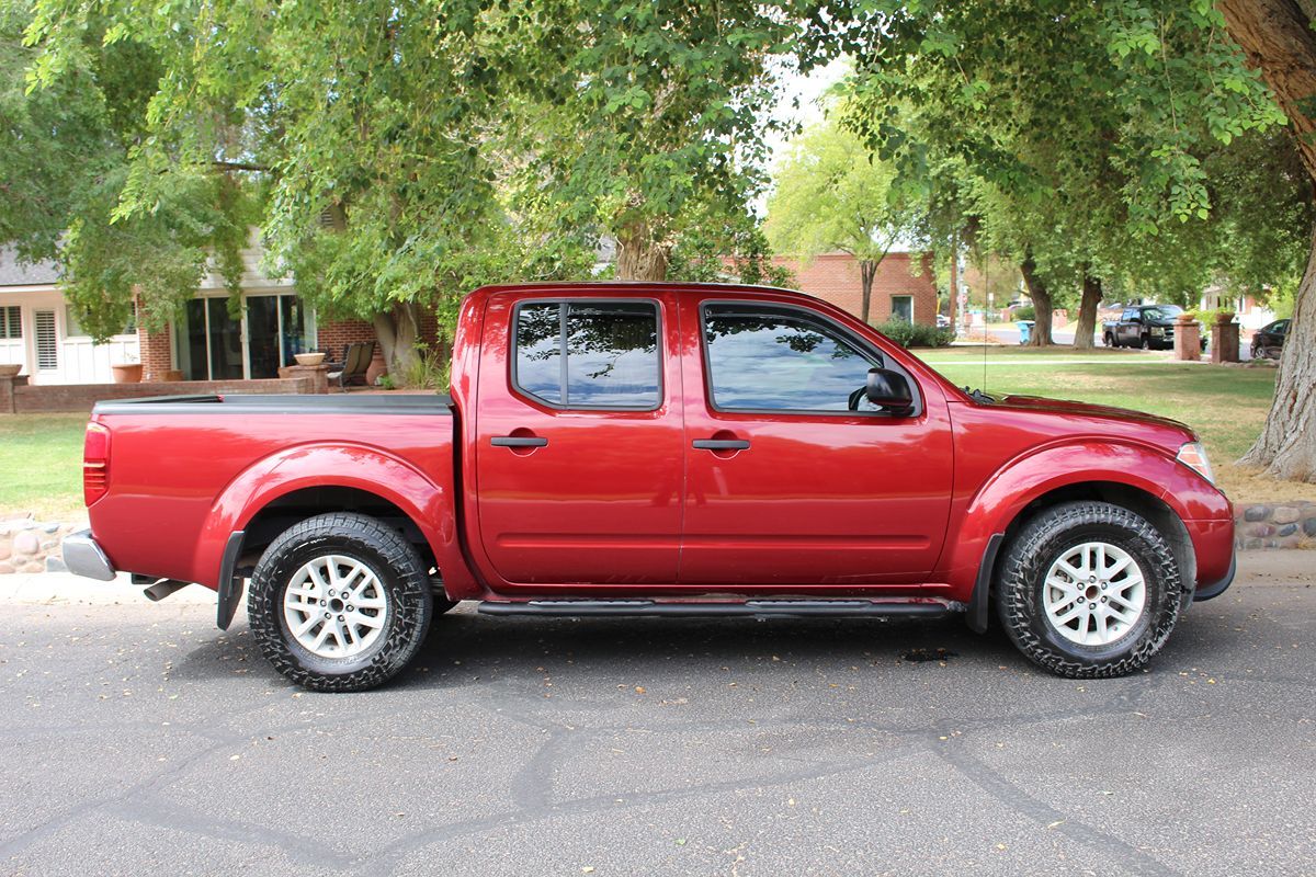 2019 Nissan Frontier SV photo 3