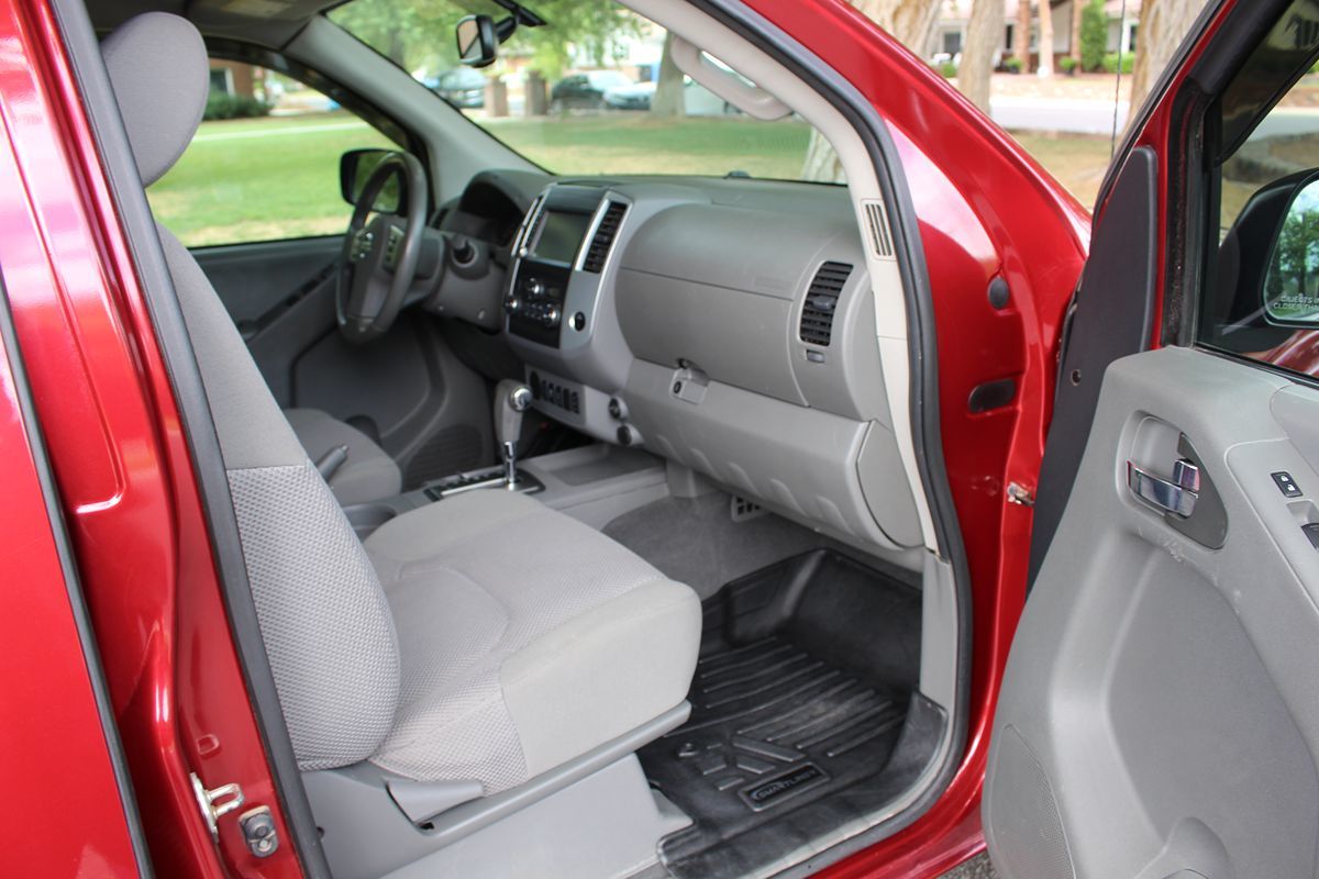 2019 Nissan Frontier SV photo 16
