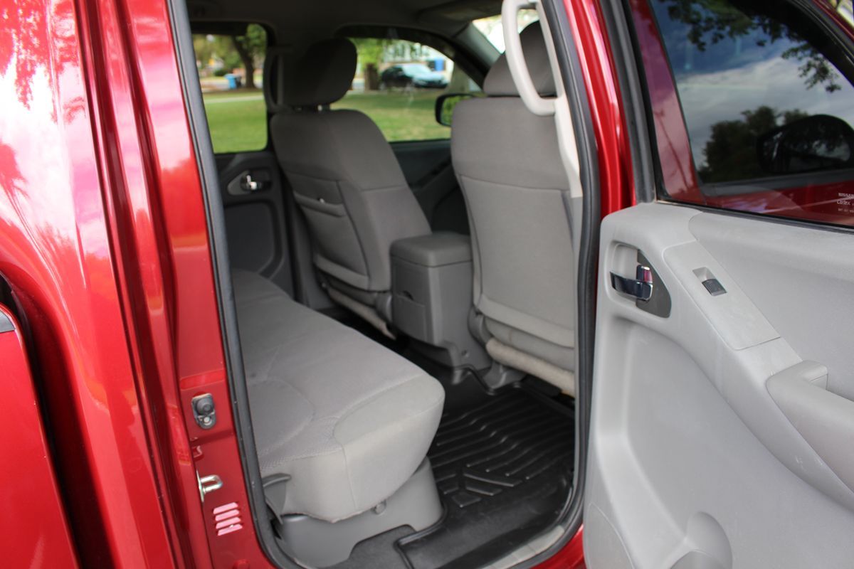 2019 Nissan Frontier SV photo 13