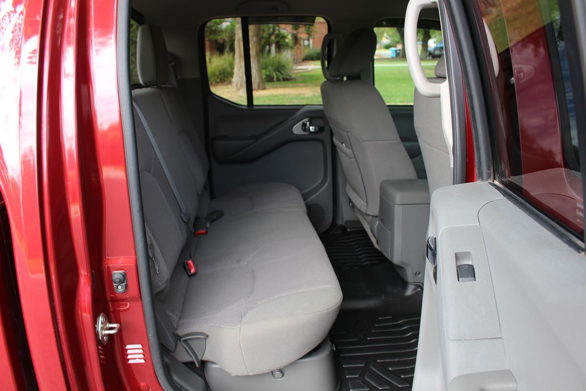 2019 Nissan Frontier SV photo 14