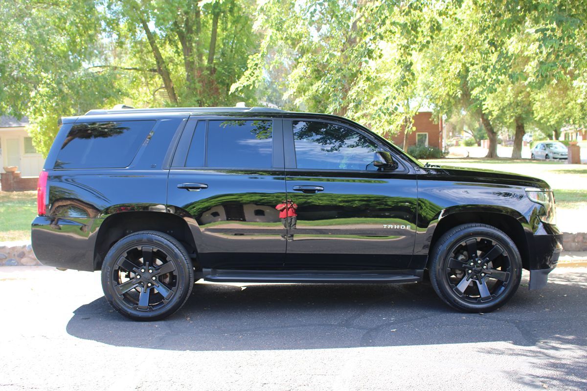 2017 Chevrolet Tahoe LT photo 2