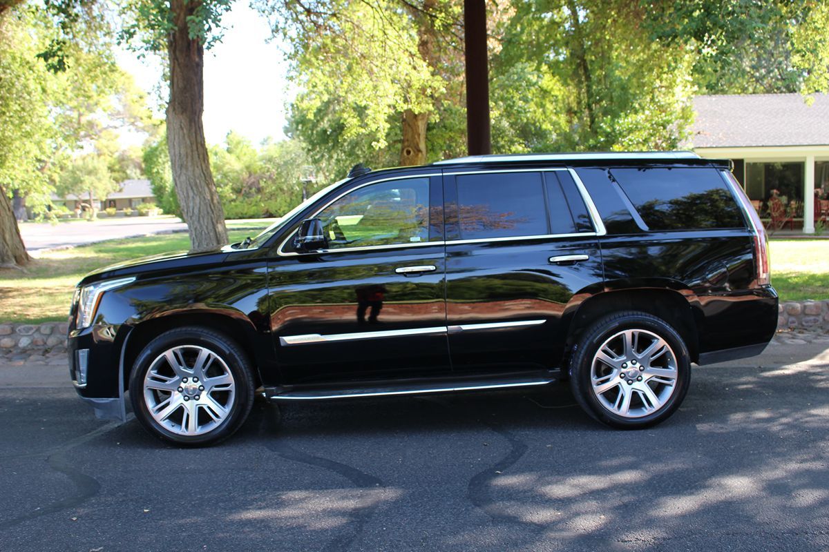 2015 Cadillac Escalade Luxury photo 2