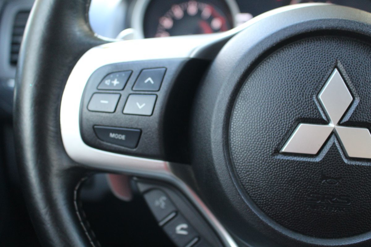 2012 Mitsubishi Lancer Evolution MR photo 25
