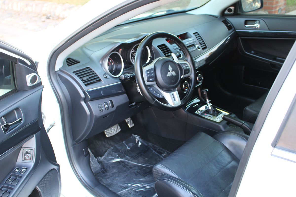 2012 Mitsubishi Lancer Evolution MR photo 7