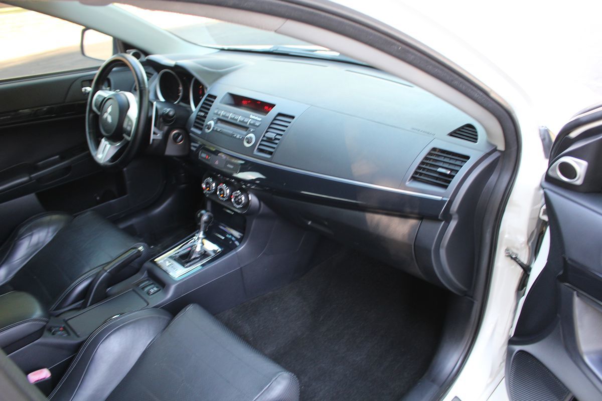 2012 Mitsubishi Lancer Evolution MR photo 16