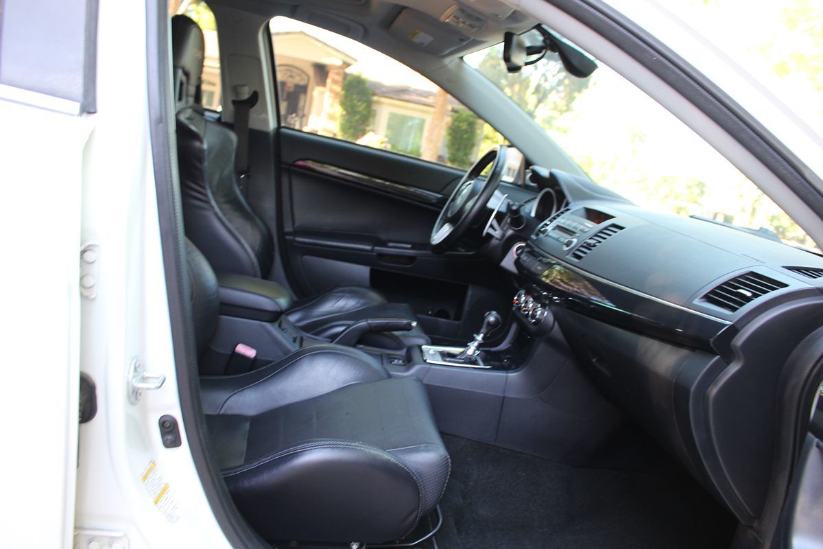 2012 Mitsubishi Lancer Evolution MR photo 17