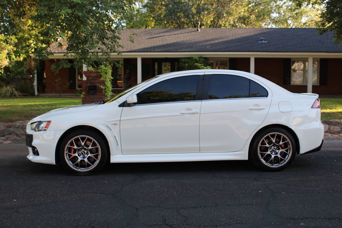 2012 Mitsubishi Lancer Evolution MR photo 2