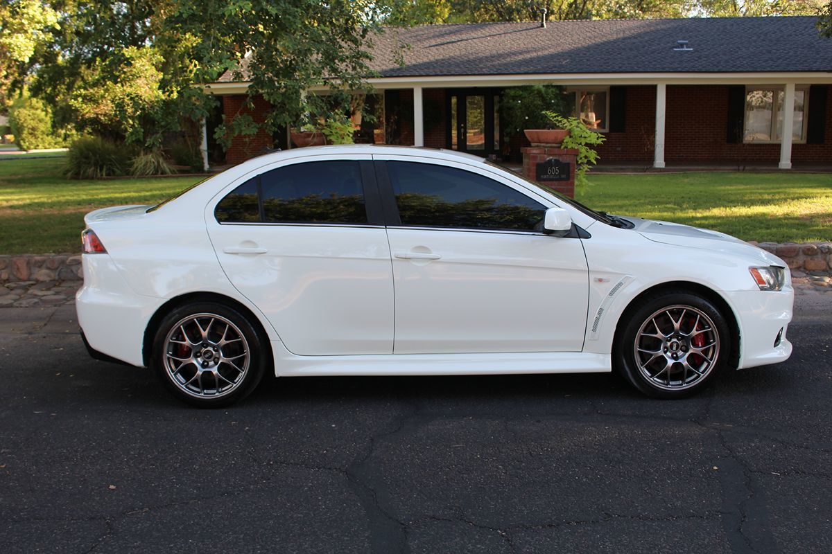2012 Mitsubishi Lancer Evolution MR photo 3