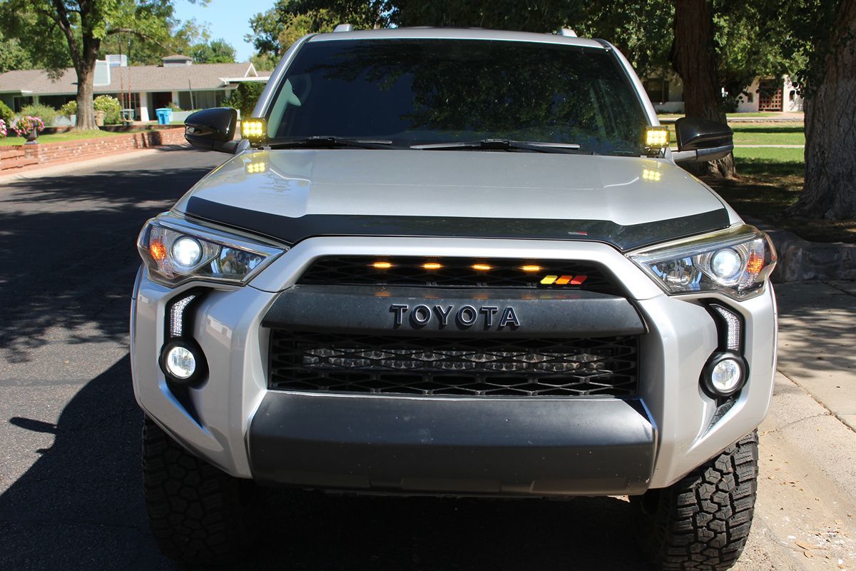 2018 Toyota 4Runner SR5 photo 4