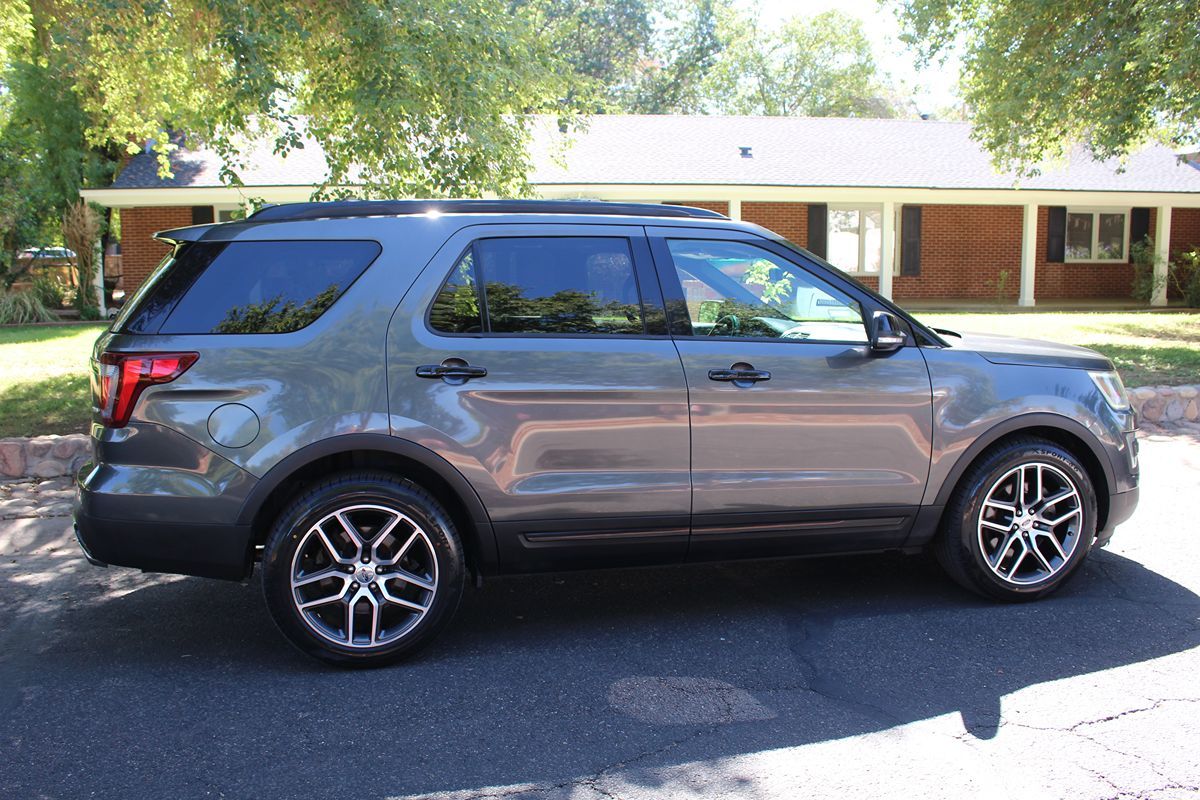 2016 Ford Explorer Sport photo 3