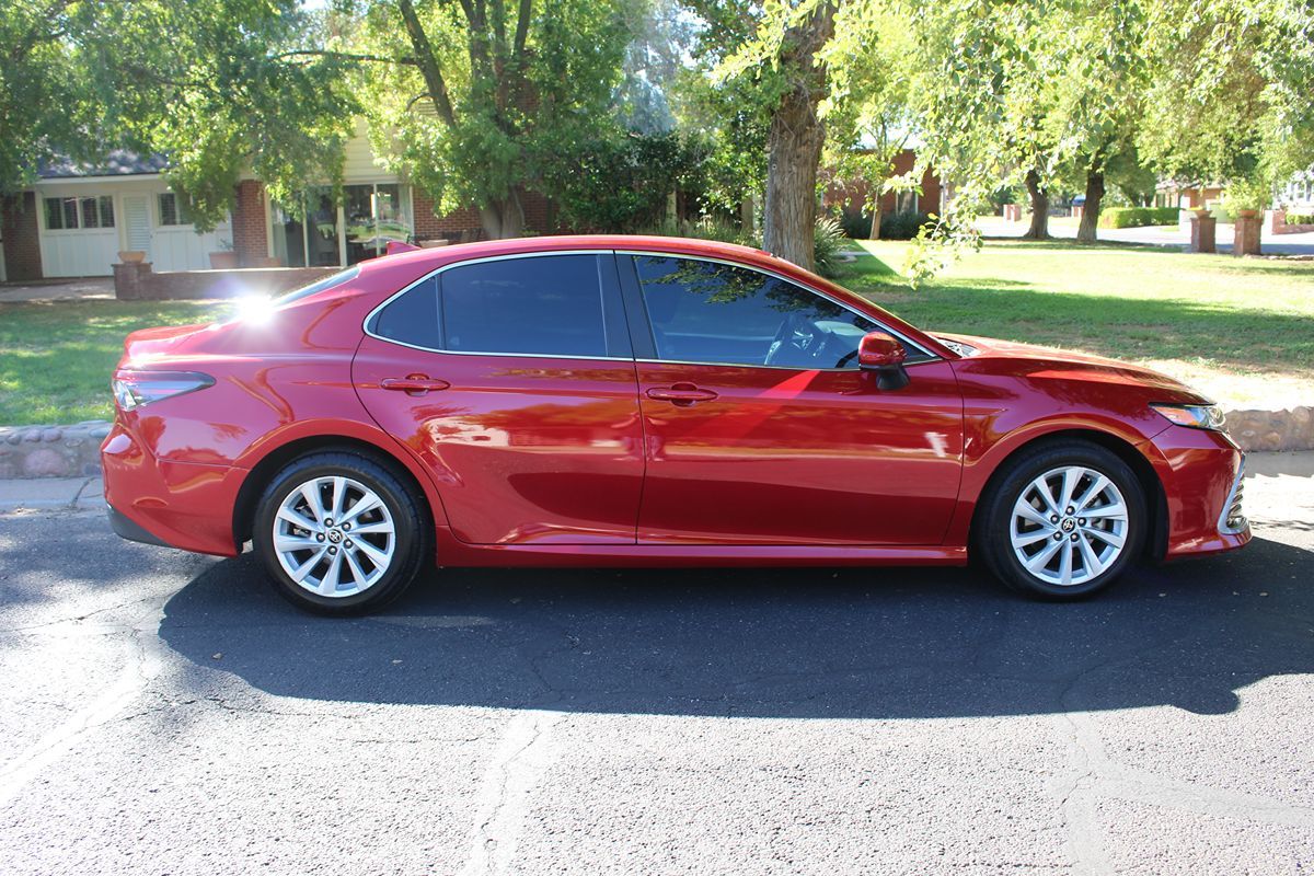 2023 Toyota Camry LE photo 3