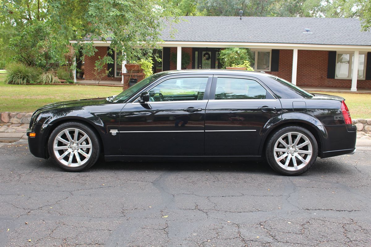 2006 Chrysler 300 C SRT8 photo 2