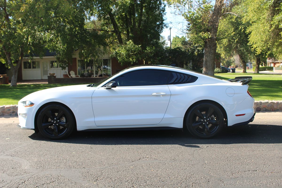 2021 Ford Mustang EcoBoost photo 2