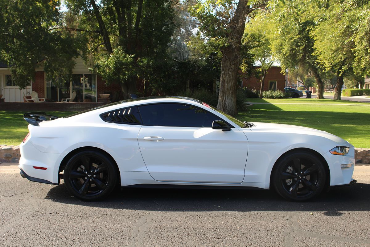 2021 Ford Mustang EcoBoost photo 3