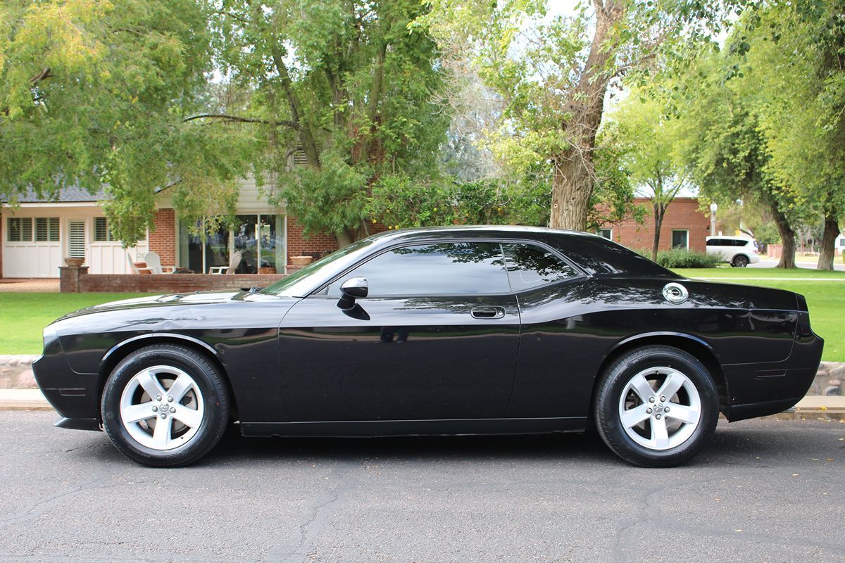 2010 Dodge Challenger SE photo 2