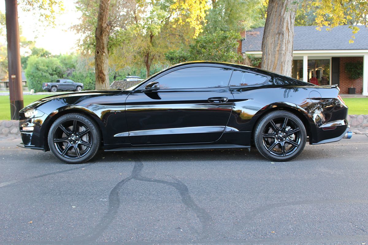 2018 Ford Mustang GT Premium photo 2