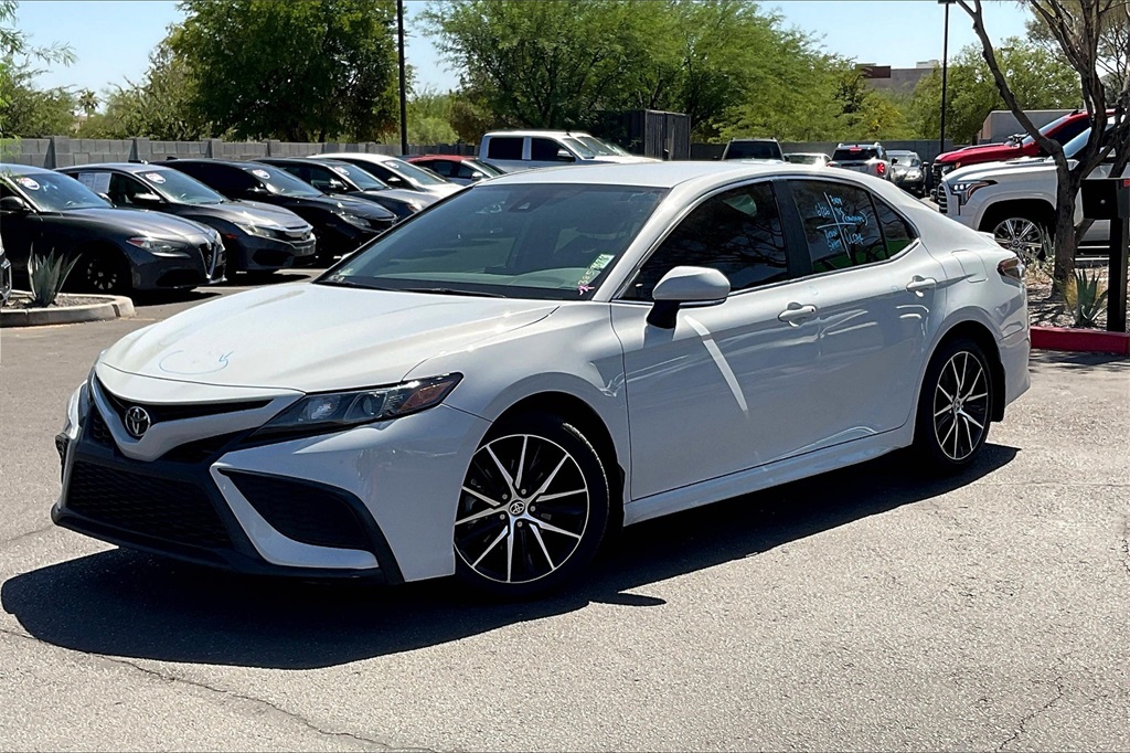2022 Toyota Camry SE photo 2