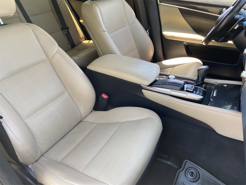 2016 Lexus GS 200t photo 9