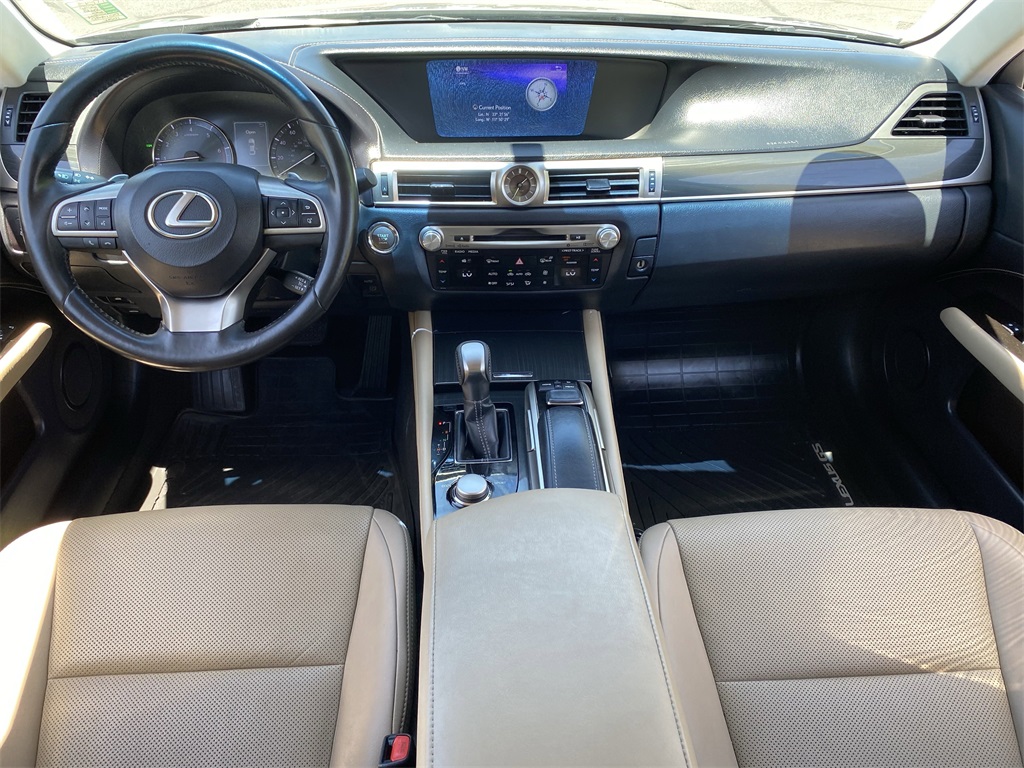 2016 Lexus GS 200t photo 14