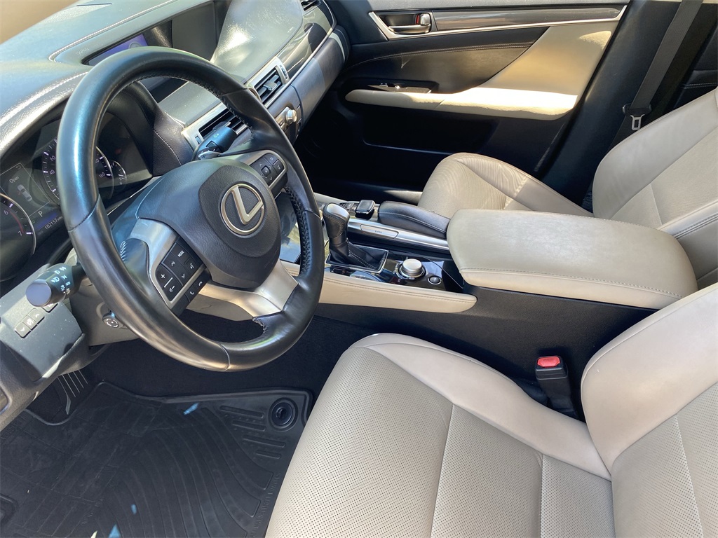 2016 Lexus GS 200t photo 17