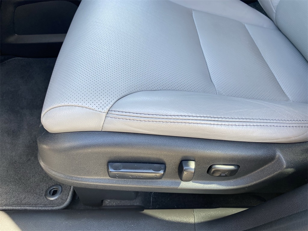 2016 Honda CR-V Touring photo 19