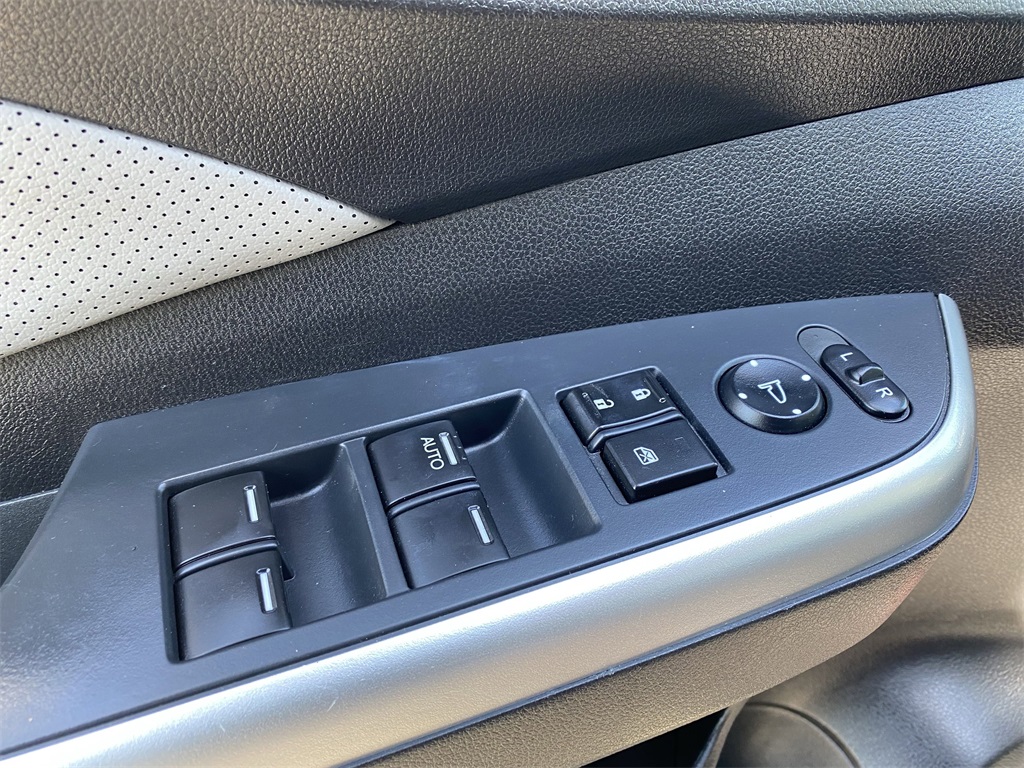 2016 Honda CR-V Touring photo 21
