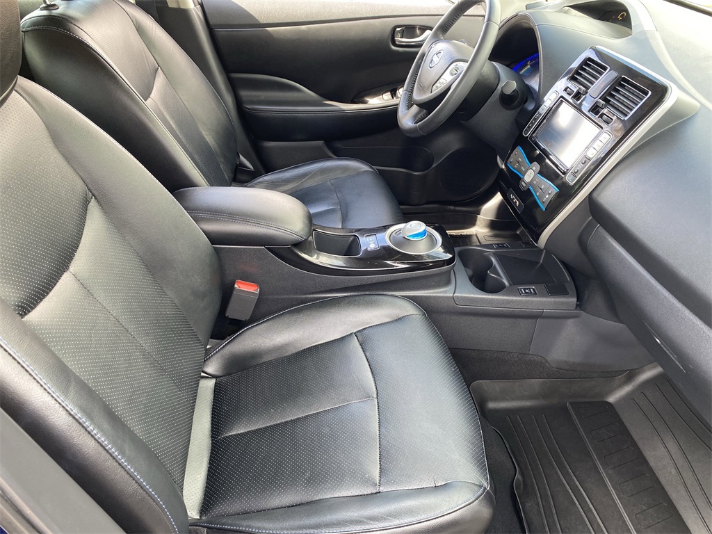 2017 Nissan Leaf SL photo 9