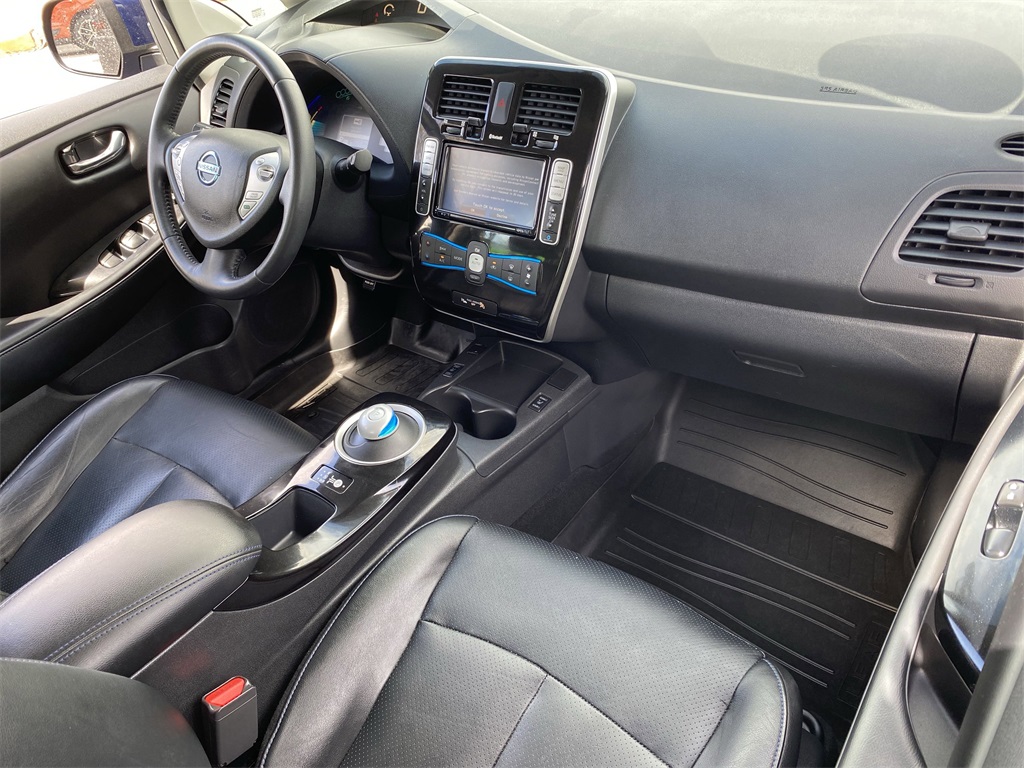 2017 Nissan Leaf SL photo 10