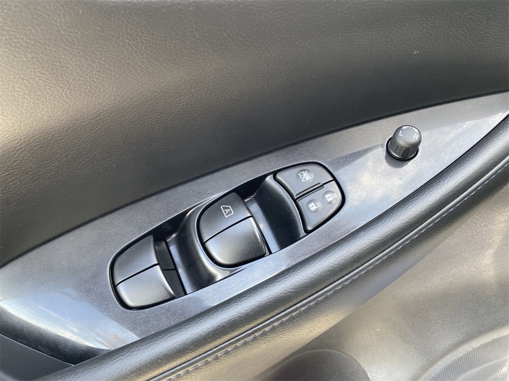 2017 Nissan Leaf SL photo 18
