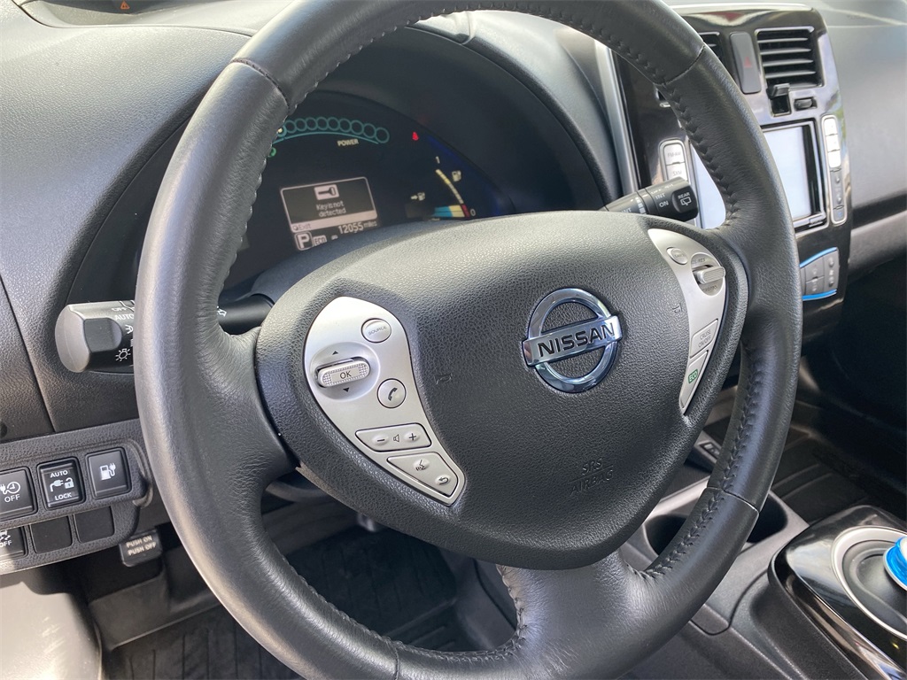 2017 Nissan Leaf SL photo 19