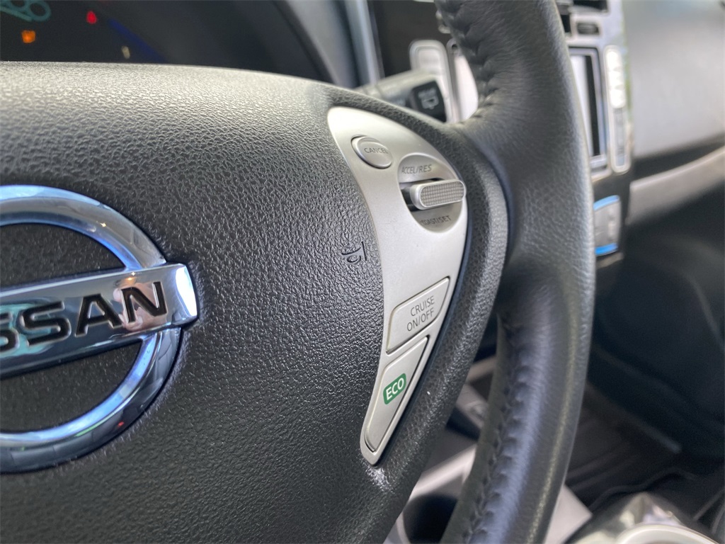 2017 Nissan Leaf SL photo 21