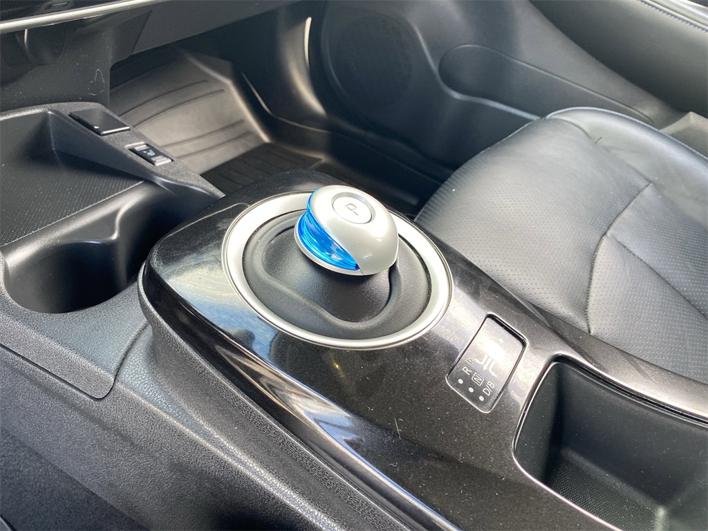 2017 Nissan Leaf SL photo 22
