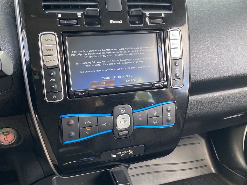 2017 Nissan Leaf SL photo 24