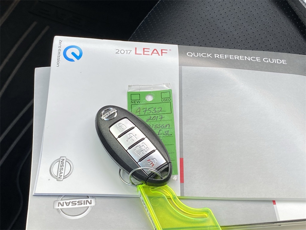 2017 Nissan Leaf SL photo 28