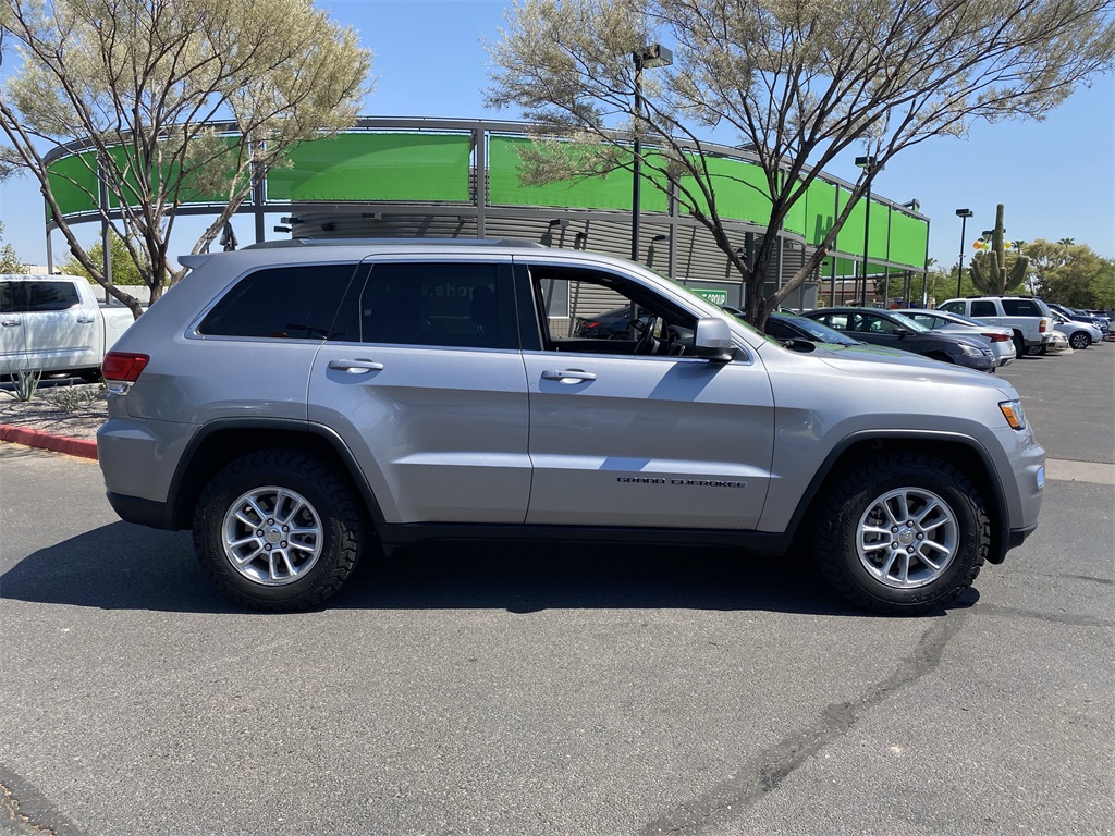 2020 Jeep Grand Cherokee Laredo E photo 2