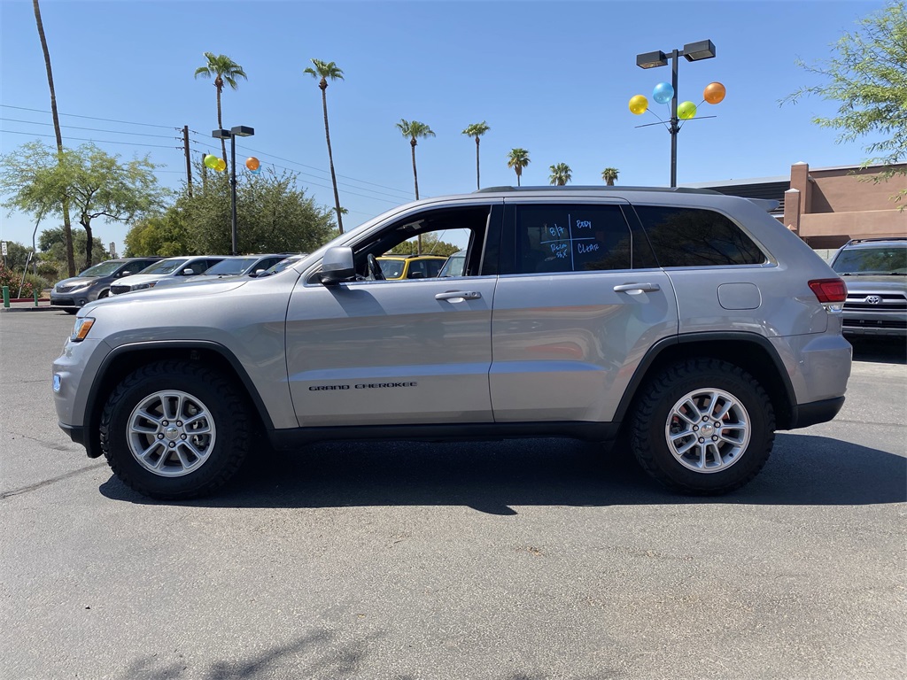 2020 Jeep Grand Cherokee Laredo E photo 3