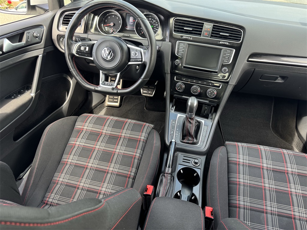 2017 Volkswagen Golf GTI S photo 11