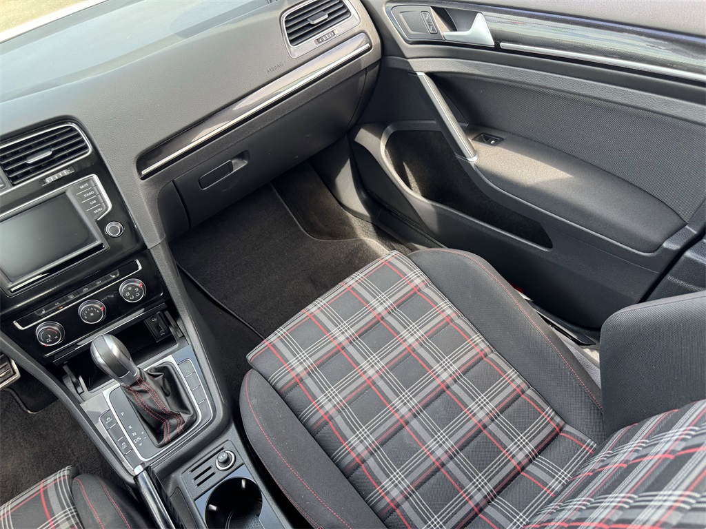 2017 Volkswagen Golf GTI S photo 13